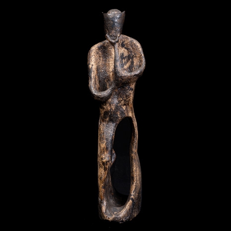 نهفته در پشت نقاب 